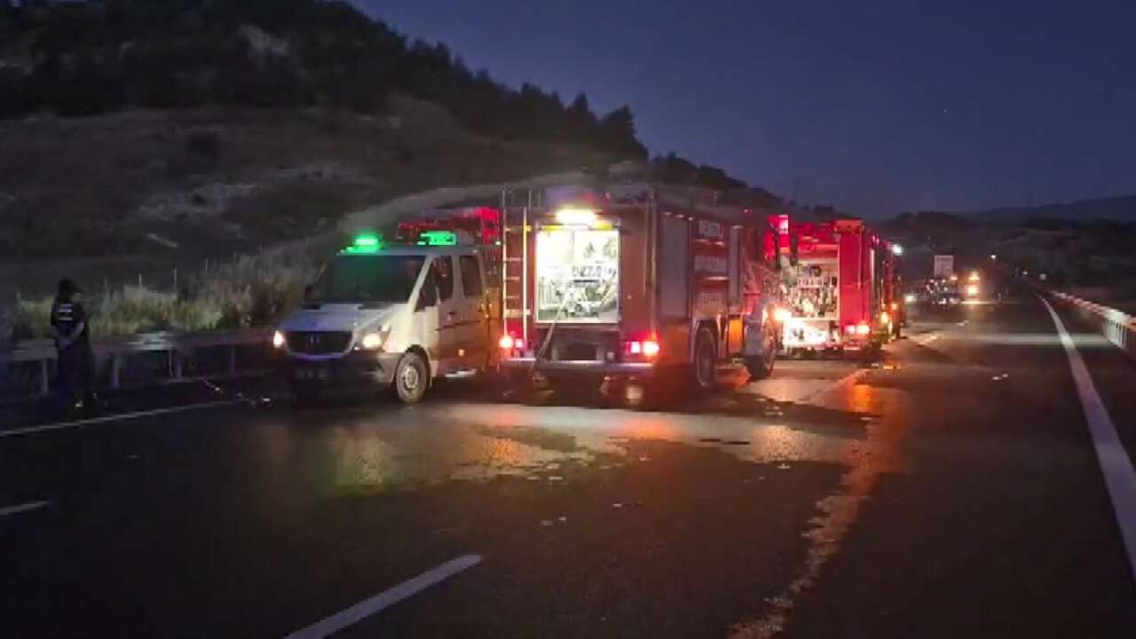 Yolcu otobüsü alev aldı! Biri bebek 8 kişi öldü, 33 yaralı var 17